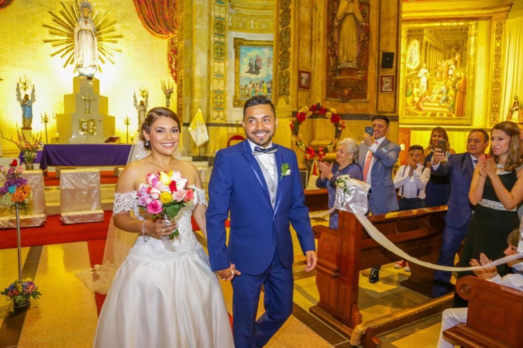 Estas historias no solo inspiran, también permiten a futuras parejas visualizar cómo será su gran día desde el lente de un fotógrafo profesional.